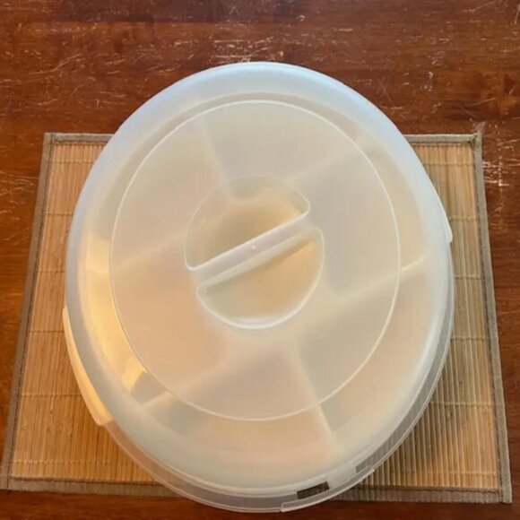 Rubbermaid vintage Cream and Clear Food Storage Container - Picture 5 of 8